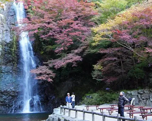 Minoh Waterfall and nature walk through the Minoh Park